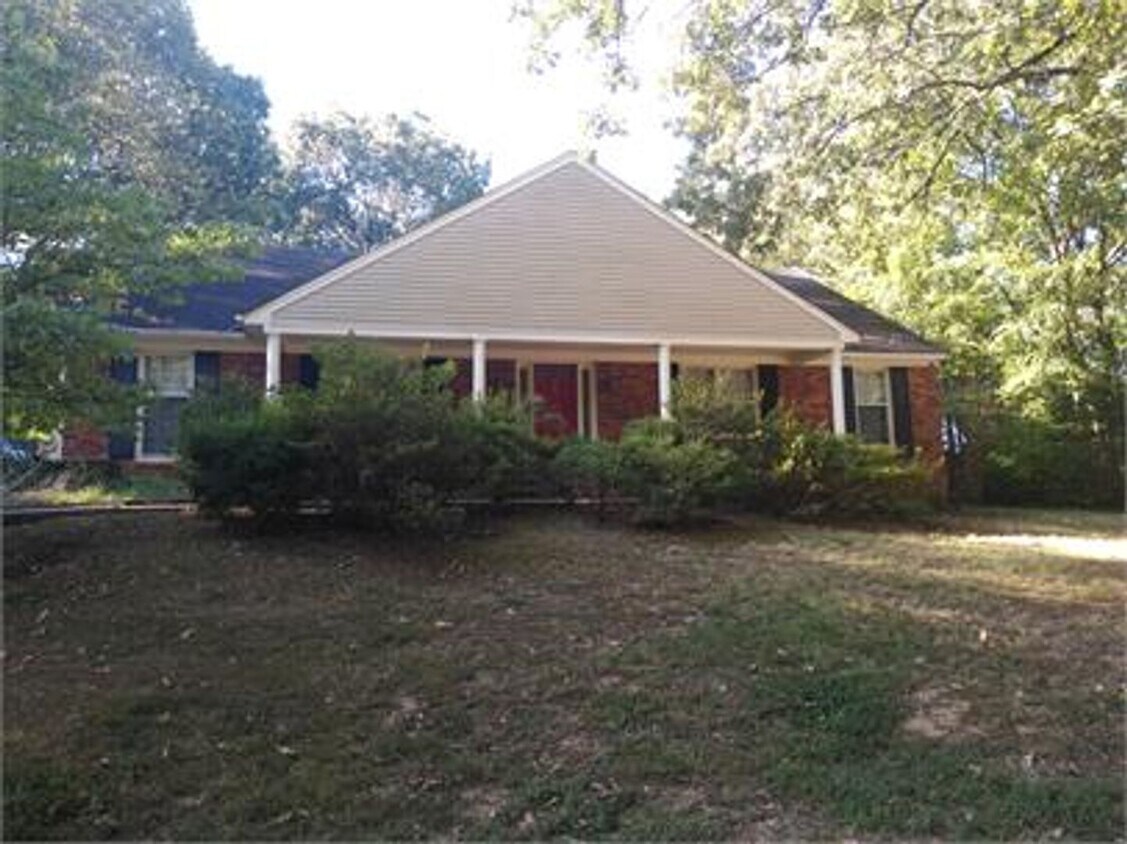 Foto principal - Coming soon. Charming 3-Bedroom Home in Co...