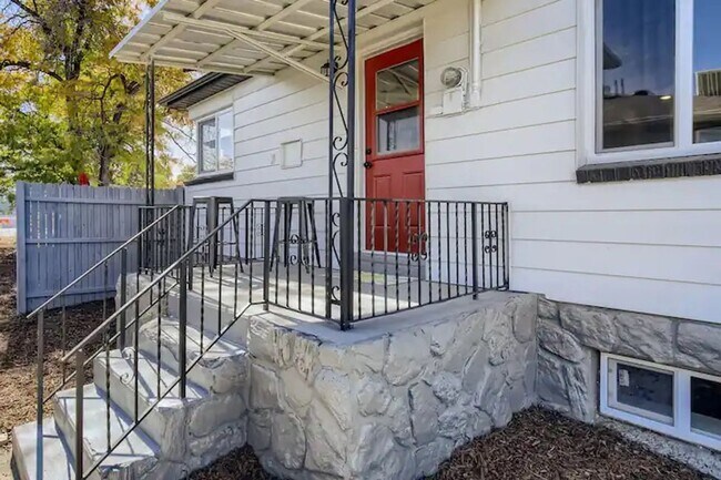 Foto del edificio - $0 DEPOSIT OPTION. STUNNING 3BED/2BATH DUPLEX IN BERKELEY NEIGHBORHOOD