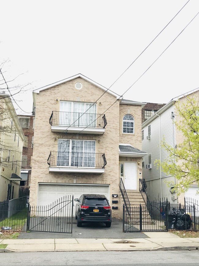 231 Badger Ave Unit 3, Newark, NJ 07108 Apartments in Newark, NJ