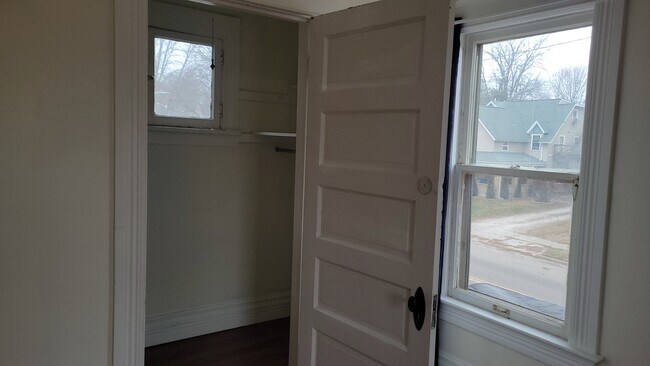 Building Photo - 519 Congress St