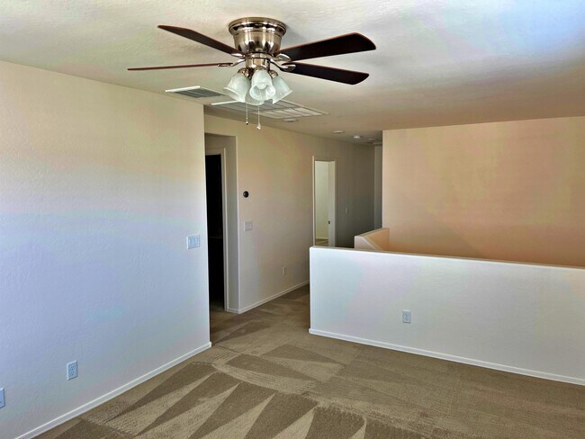 Building Photo - 195 E Bluejay Dr
