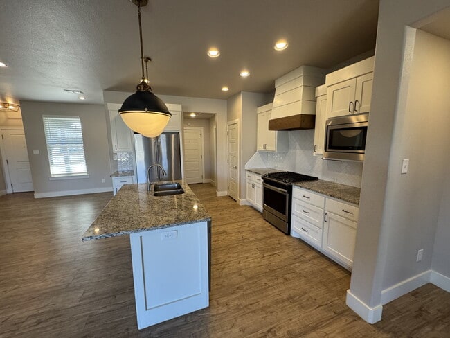 Foto del edificio - Beautiful Spacious Home in Cooper Schools!