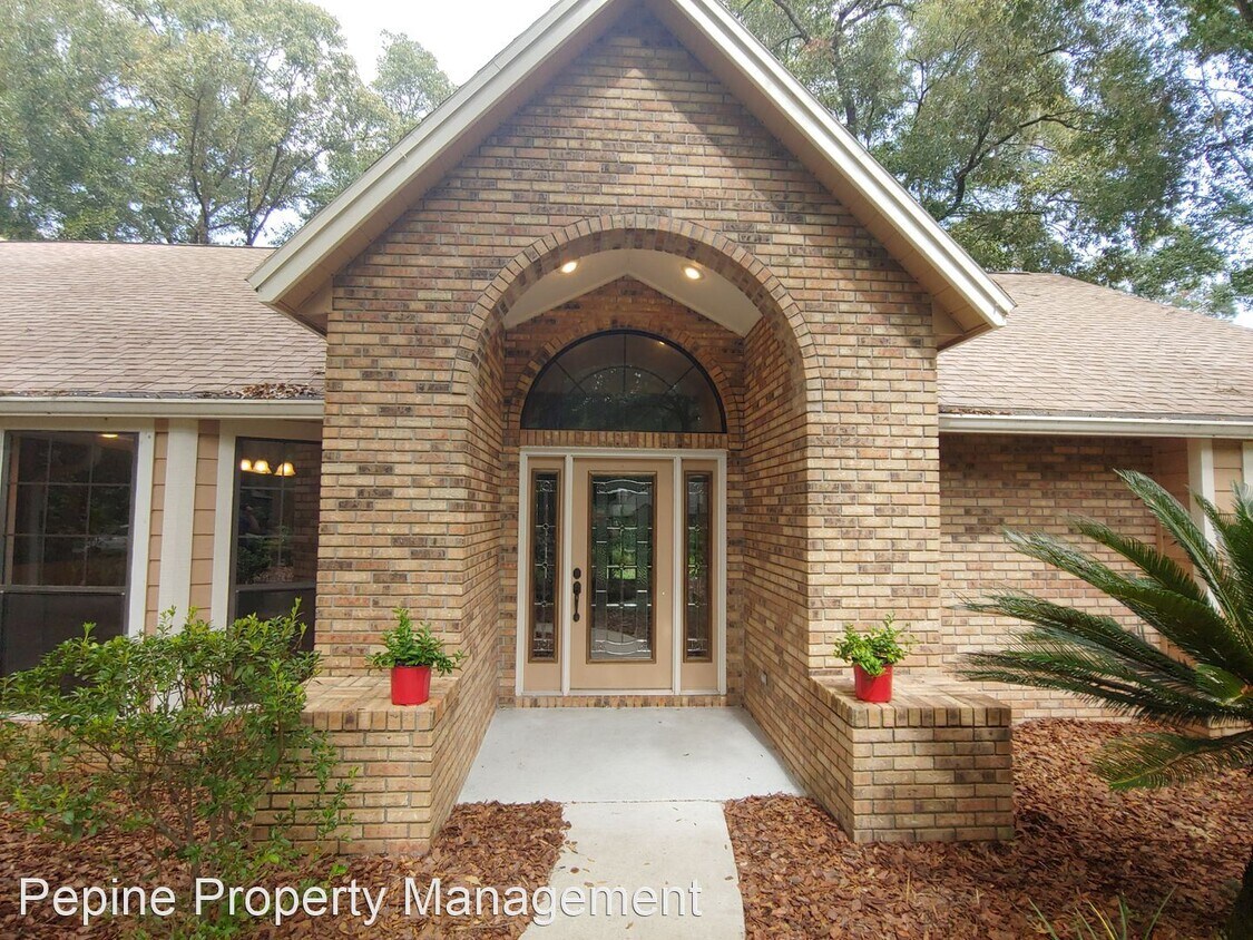 4 br, 2 bath House 5529 SW 97th Terrace House Rental in