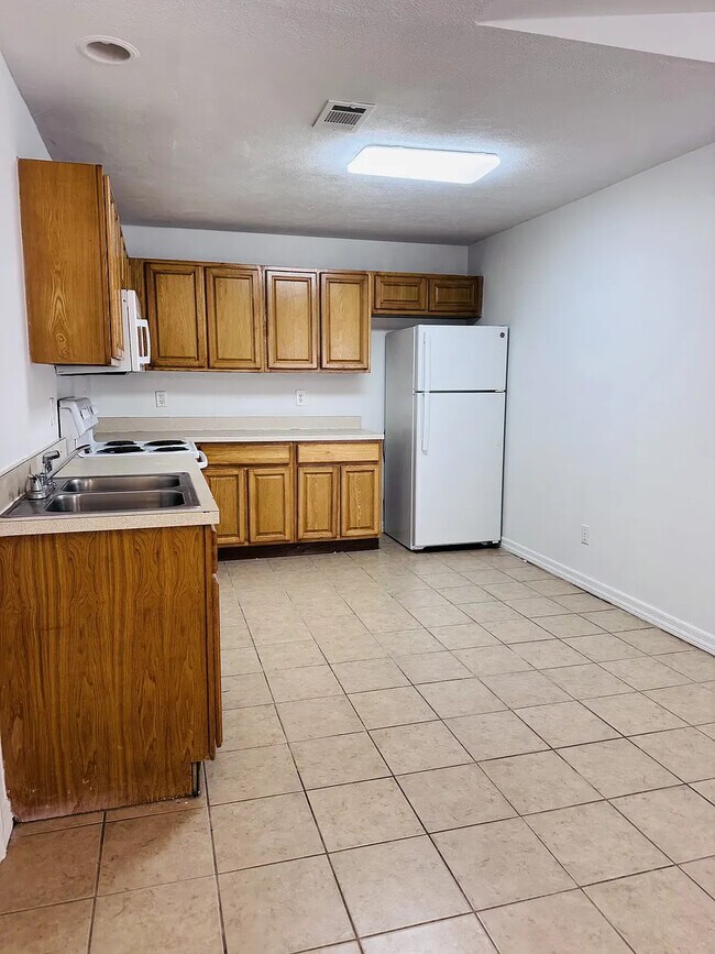 cocina - 8016 Lowndes St