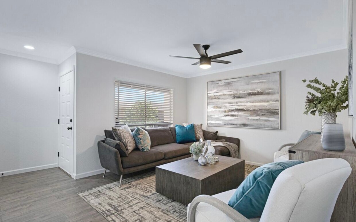 Foto principal - 520 N Stapley Dr