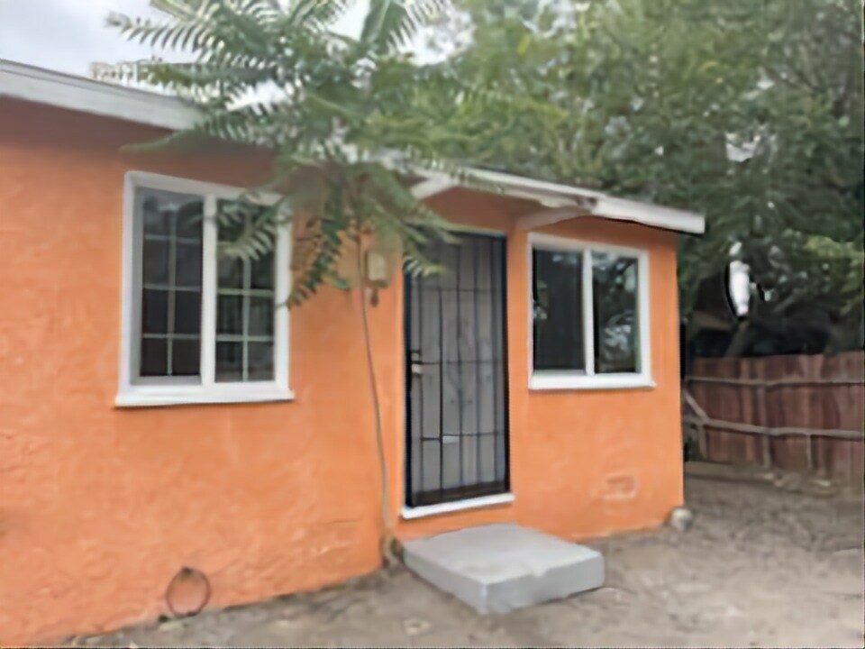 Primary Photo - 1171 W Orange St
