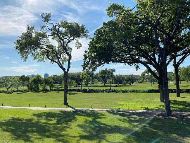 Foto del edificio - 5981 Arapaho Rd