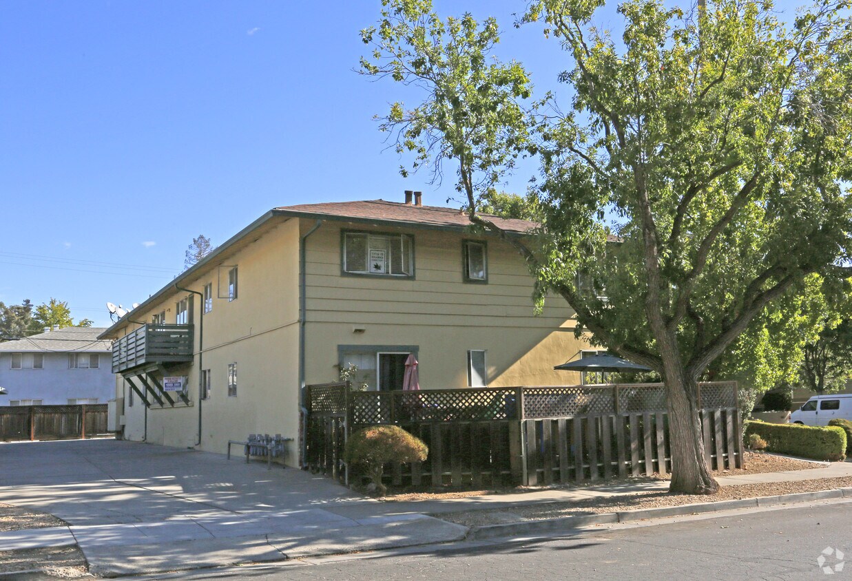 Foto del edificio - 205 Milbrae Ln