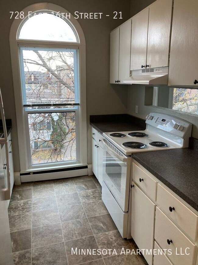 Building Photo - Newly Renovated 1 Bedroom
