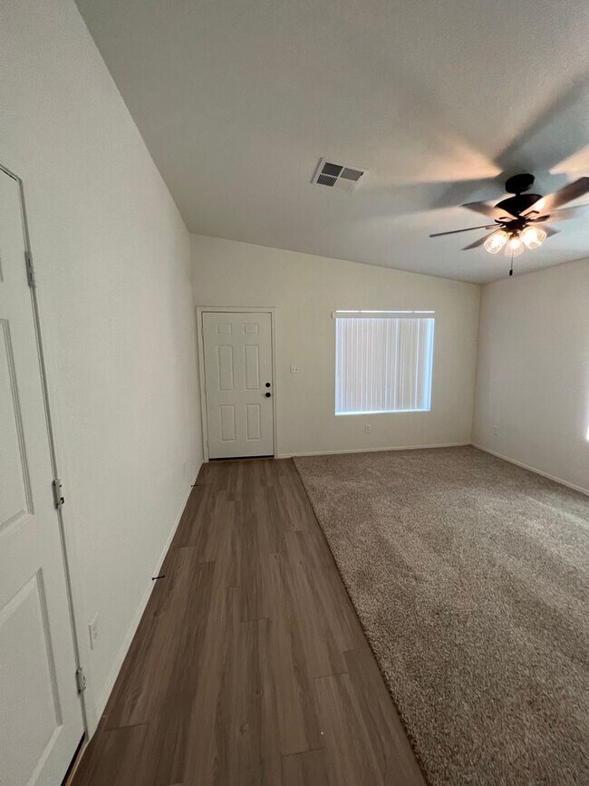Building Photo - NICE 4 BEDROOM HOME!