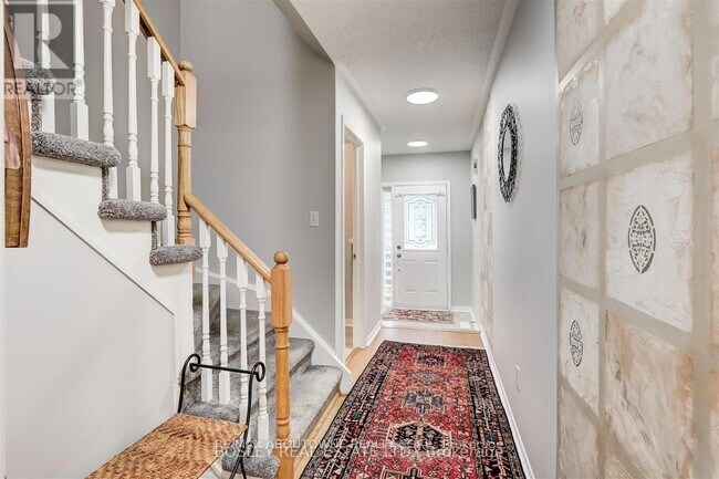 Photo du bâtiment - 1176 Treetop Terrace