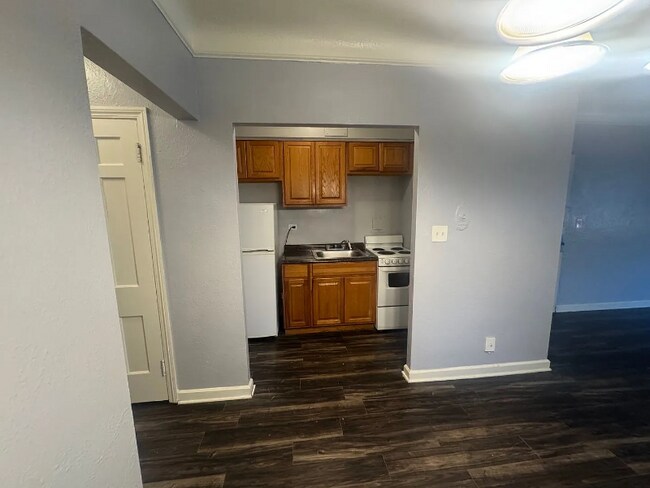 Foto del edificio - 2826 E 130th St