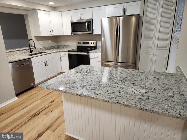 Building Photo - 9757 Red Clover Ct