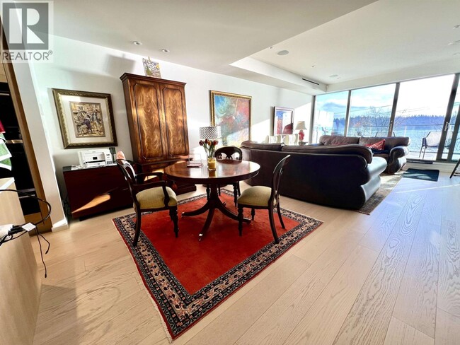 Photo du bâtiment - 1327 Bellevue Ave