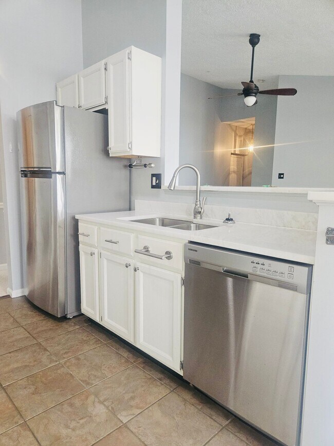 Foto del edificio - 5650 Wade Ct