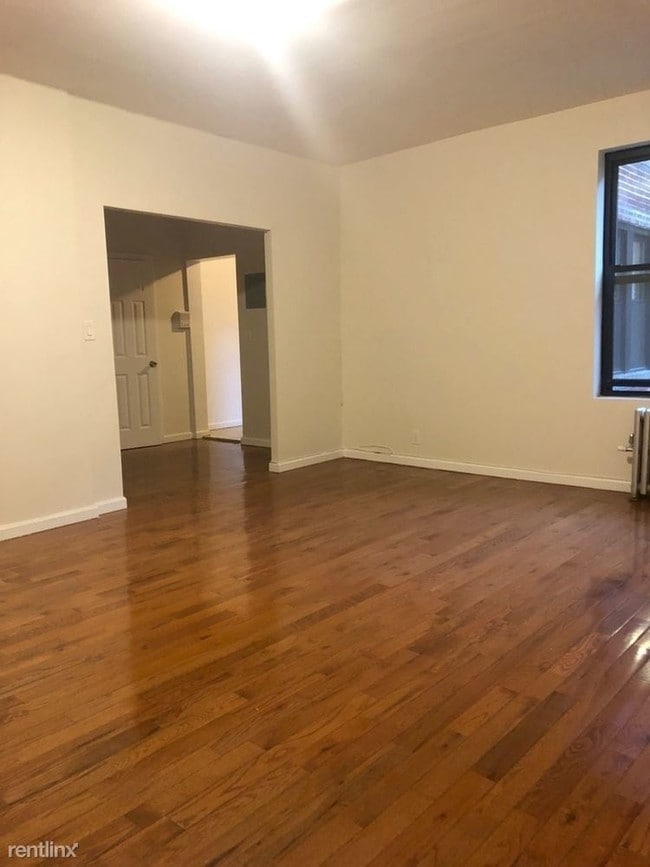 Building Photo - 1 br, 1 bath  - 4126 73rd St D43