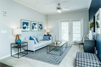 Building Photo - Monarch Apartments