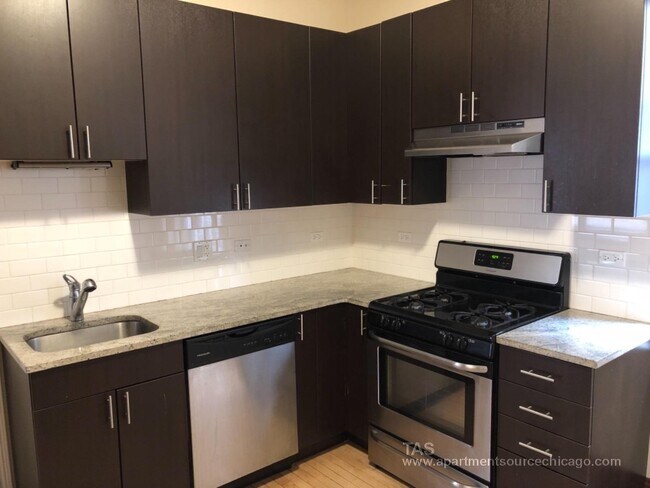Foto del edificio - 1440 W Addison St