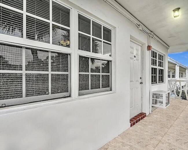 Building Photo - 1451 NE 170th St