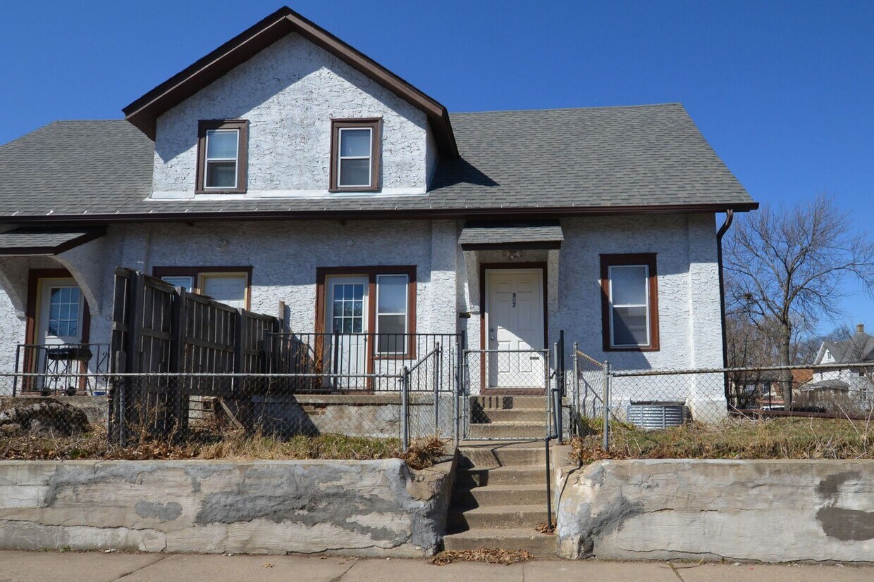 Primary Photo - 3-bedroom, 1-bathroom***Available