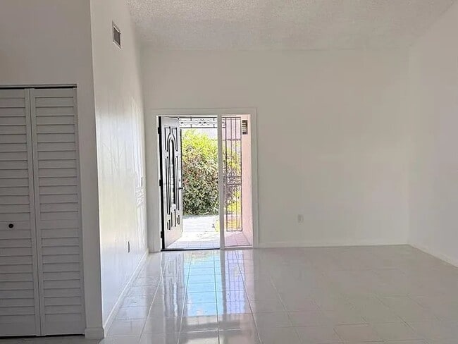 Foto del edificio - 12237 SW 210th St