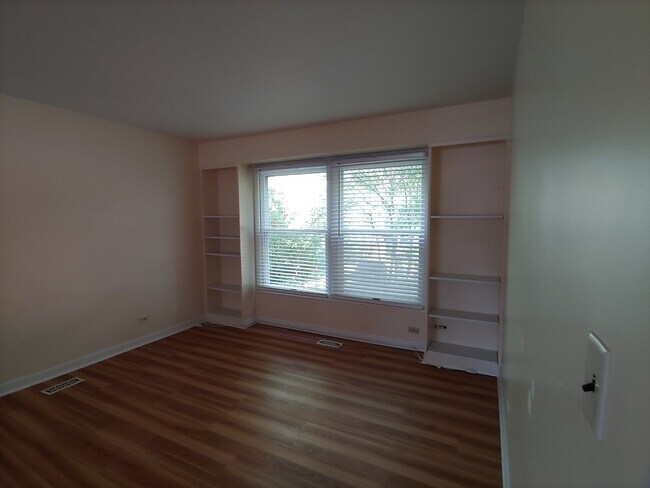 Building Photo - 223 Covington Pl