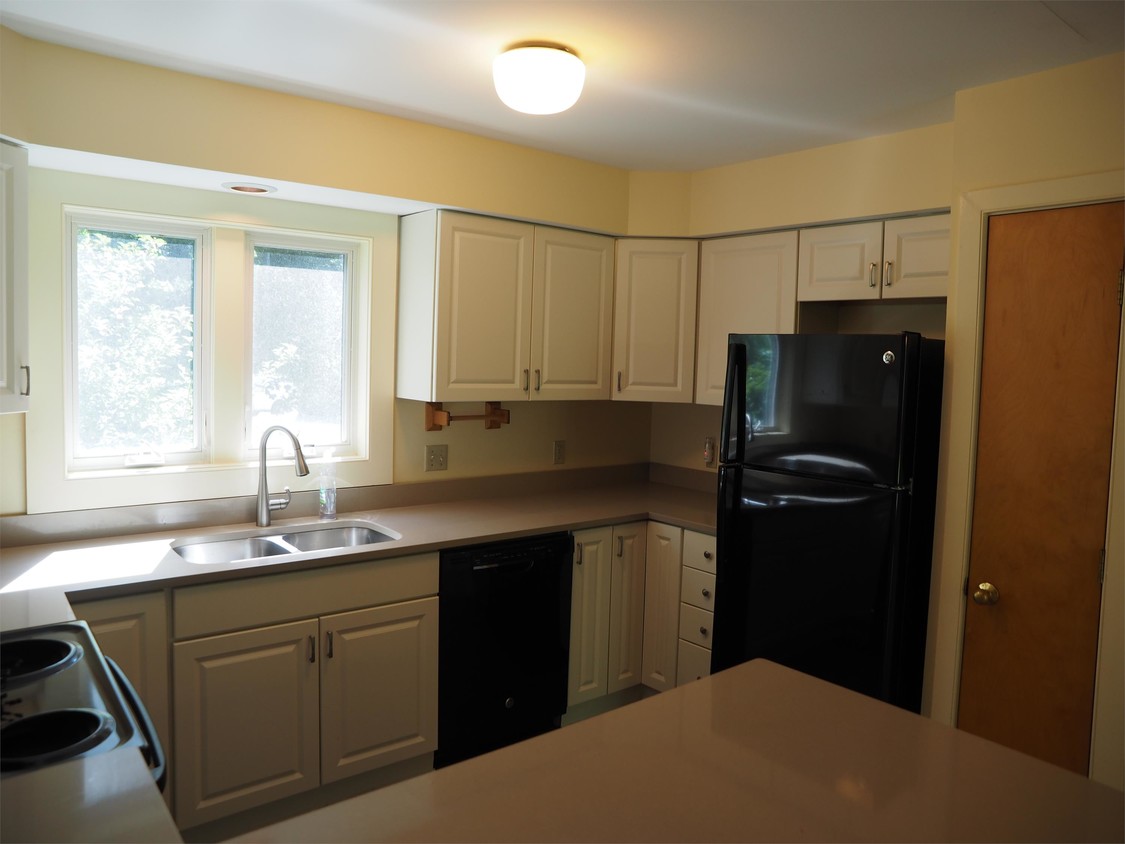 Primary Photo - 452 Acorn Ln