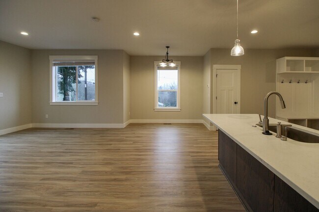Foto del edificio - 3221-3223 Pheasant Ave SE