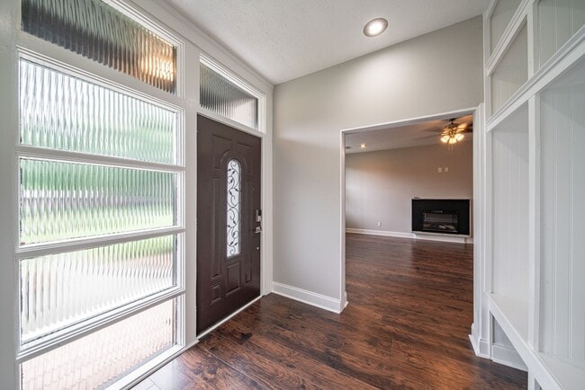 Foto del edificio - 4 bedroom/3 bath, 3711 sqft in Midtown!