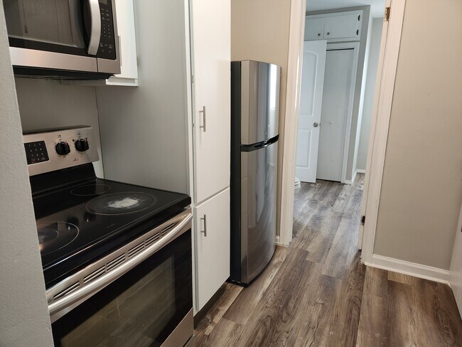 kitchen - 109 N 8th St