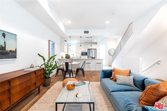 Foto del edificio - 4821 1/2 Craner Ave