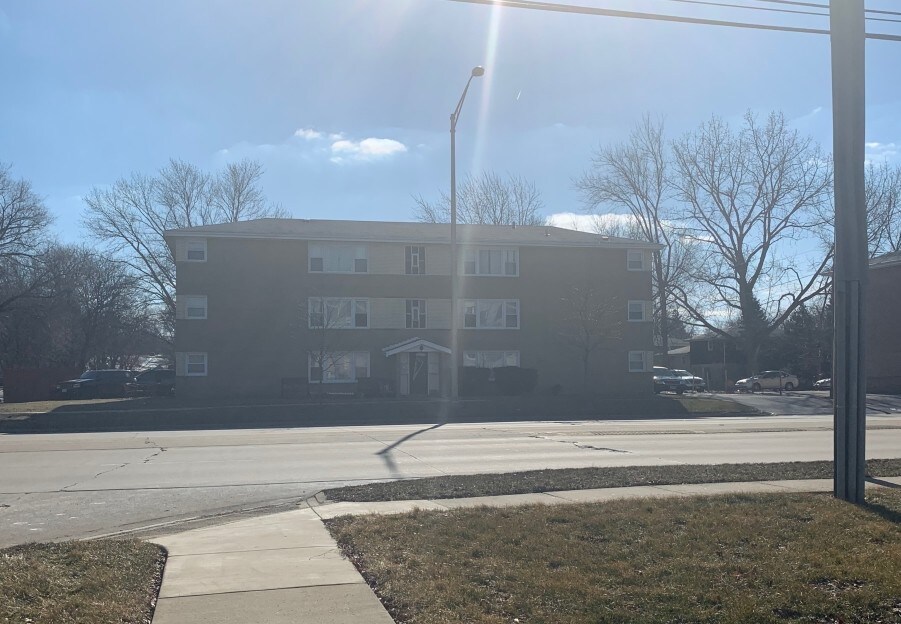 Primary Photo - 8700 S 82nd Ave