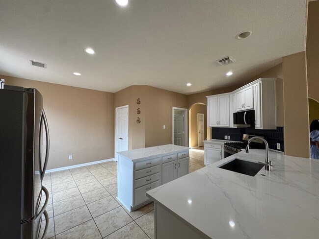 Foto del edificio - 24423 Hampton Lakes Dr