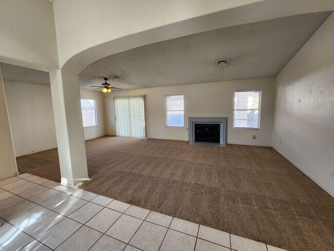 Foto del edificio - 1720 Navarre Ln