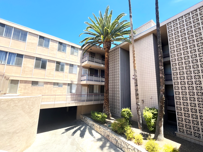 Available Now! 2 Bedroom, 2 Bathroom Riverside Penthouse with Views! - Available Now! 2 Bedroom, 2 Bathroom Riverside Penthouse with Views!