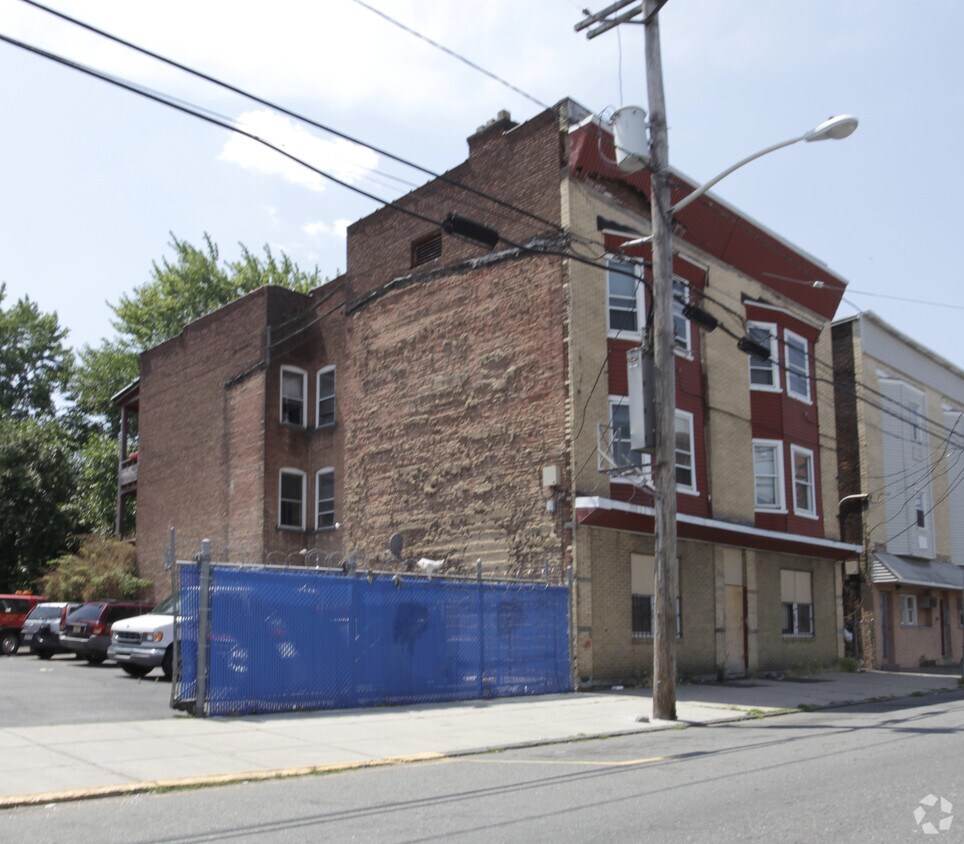 Primary Photo - 620 E Jersey St