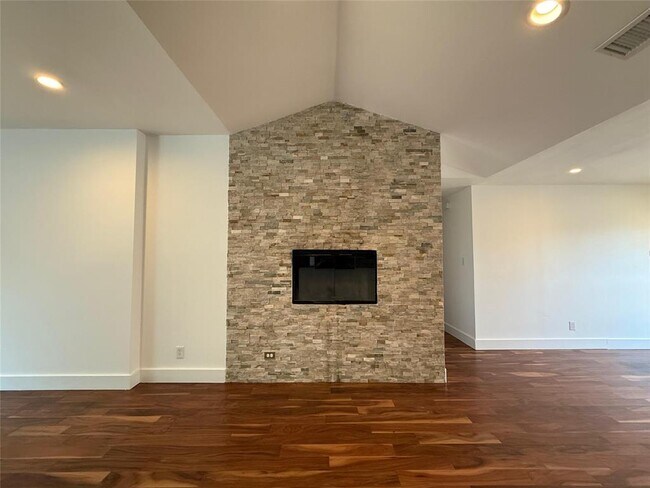 Foto del edificio - 5814 Gloucester Ln