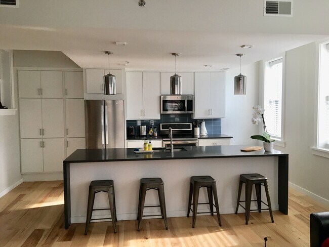Kitchn - 33 E 13th St