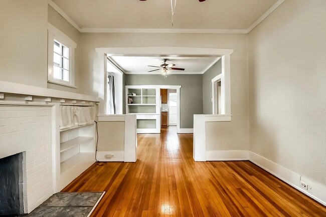 Building Photo - Charming 3-Bedroom Bungalow with Oversized...