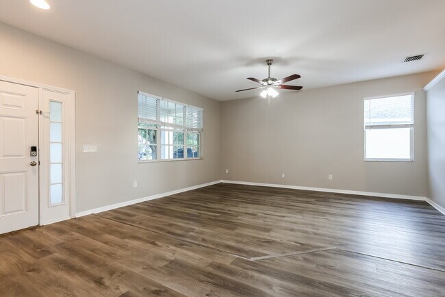 Foto del edificio - 6707 Cambridge Park Dr