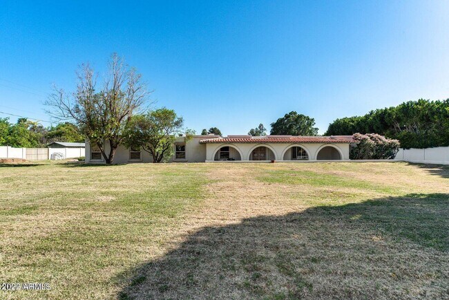 Building Photo - 5501 Camelback Rd