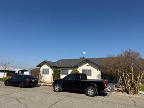 Building Photo - 7595 S Peach Ave