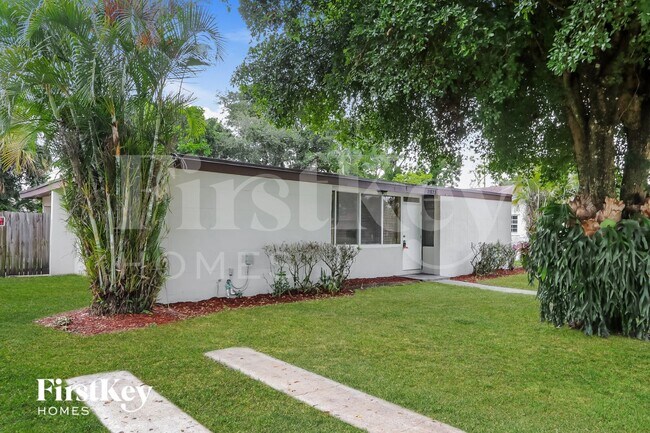 Foto del edificio - 11823 Dahlia Dr