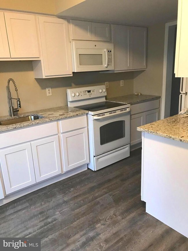 Foto del edificio - 15303 Waters Edge Ct