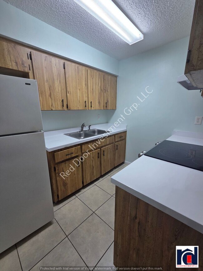 Building Photo - 2/2 Quad in Quail Run