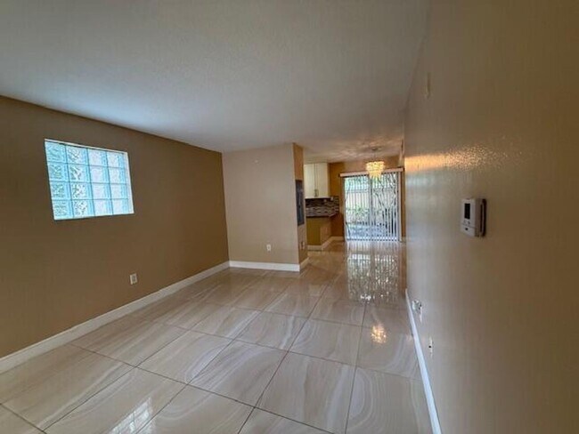 Foto del edificio - 3760 N Jog Rd