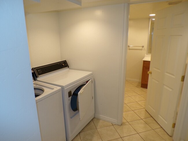 Building Photo - 552 S 800 W St