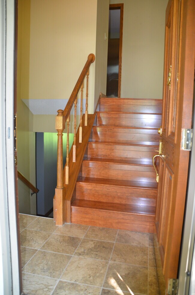 Building Photo - 14016 Candlewood Cir NE