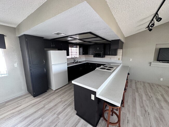 Building Photo - 2578 Country Club Dr