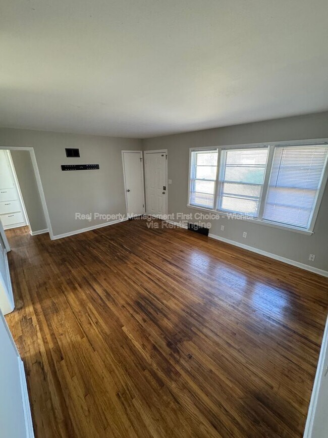 Foto del edificio - 1630 S Mission Rd